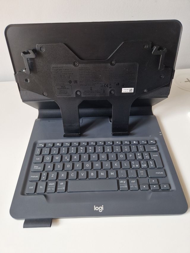 Huawei MediaPad M5 lite con accessori