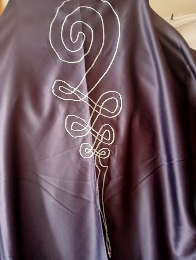 Vestido con 2 capas y sombrero. Medieval. Druida.