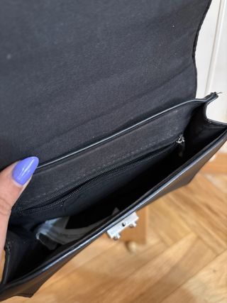 Bolso negro bandolera y hombro