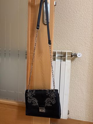Bolso negro bandolera y hombro