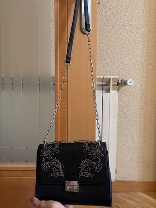 Bolso negro bandolera y hombro