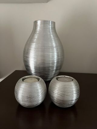 Conjunto jarrón y portavelas