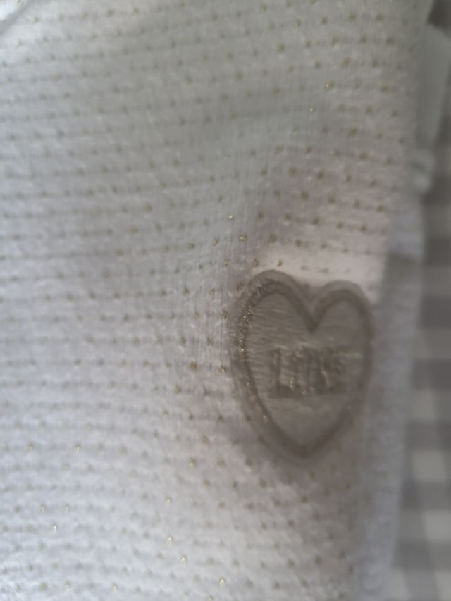 Lote 4. 2 Chaquetas niña tipo chandal y 2 sudadera