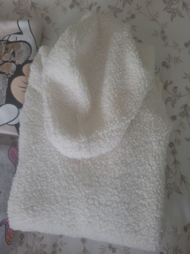 Lote 4. 2 Chaquetas niña tipo chandal y 2 sudadera