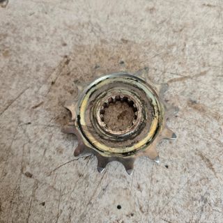 Piñón 13 dientes moto