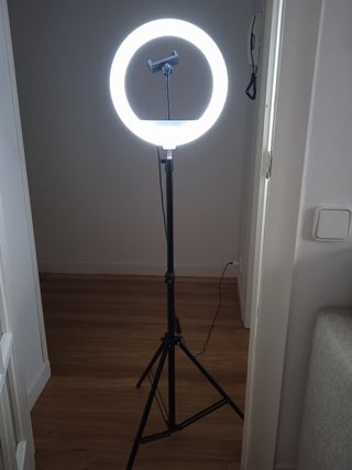 Aro de luz con tripode y foco de luz