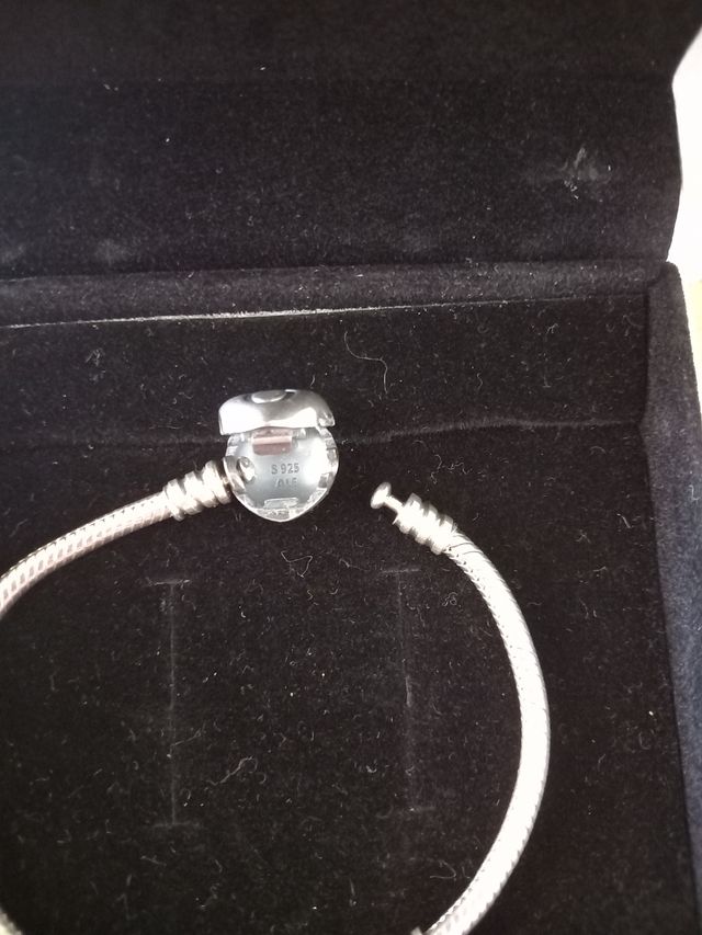 Pulsera Pandora y caja