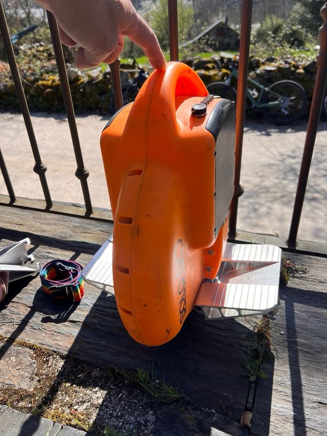 Monociclo eléctrico SOLO.GO naranja – buen estado,