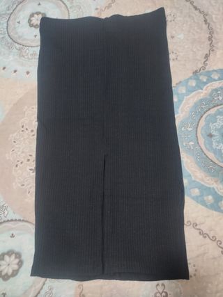Falda negra canalé Stradivarius 