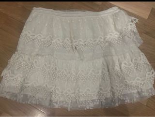 Minifalda blanca encaje de Zara