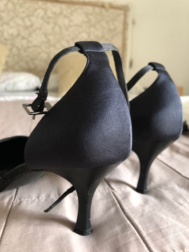 LOTE VESTIDO Y ZAPATOS