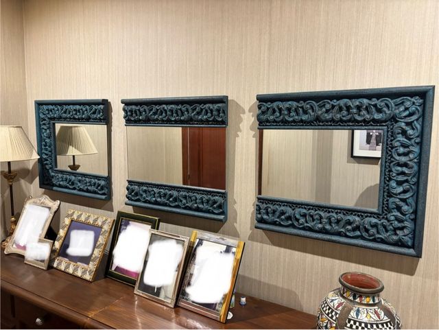 3 espejos con marco de madera