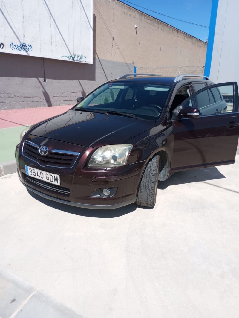 Toyota Avensis 2009 - foto 1