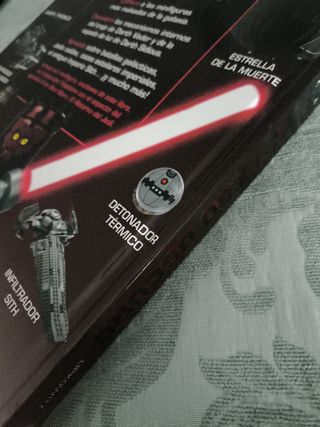 LEGO® Star Wars. El lado oscuro: (incluye una minifigura de un droide de combate)