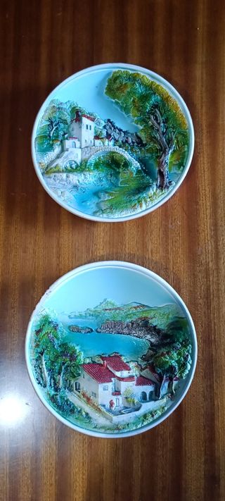 Platos decorativos en relieve