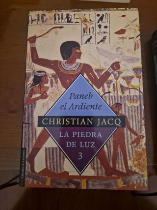 Vendo las 4 novelas de "La piedra de luz"