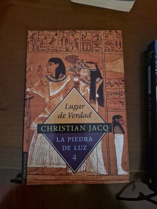 Vendo las 4 novelas de "La piedra de luz"