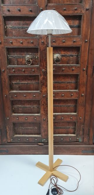 Lámpara de pie madera fresno
