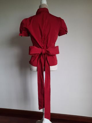 Camisa vermelha acetinada