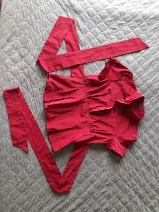 Camisa vermelha acetinada