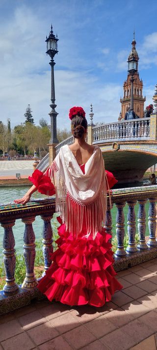 Vestido de flamenca rojo complementos opcionales
