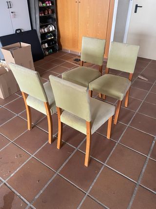 Lote de 4 sillas tapizadas en verde claro