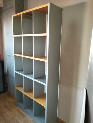 Mueble gris y haya 