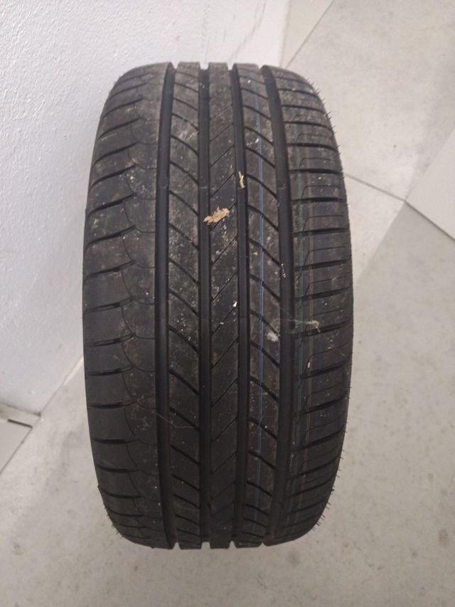 Neumático 225 45 17