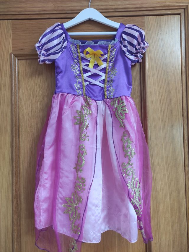 Princesa Rapunzel.
Talla 110 centímetros