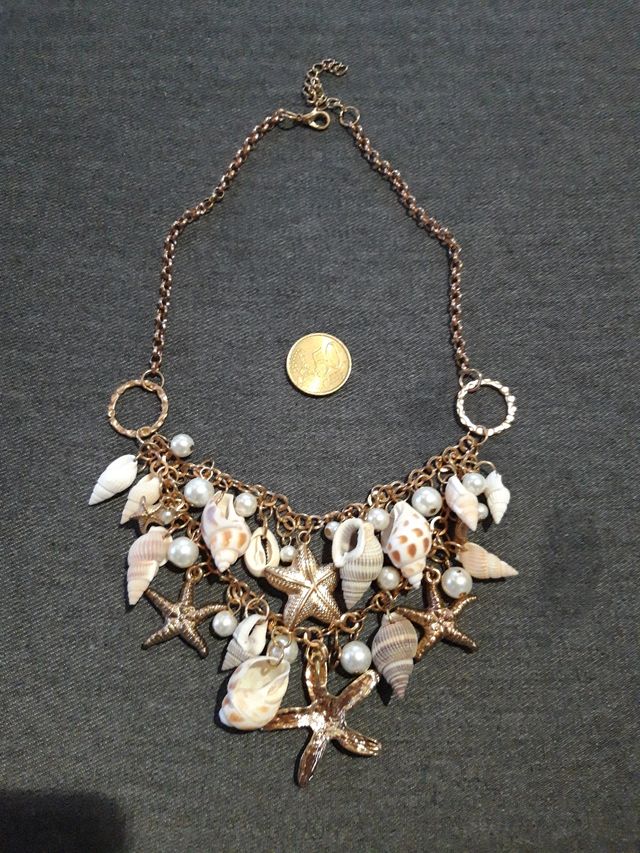 Collana con conchiglie