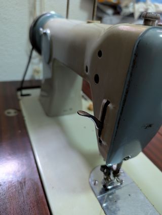 Maquina coser con mueble