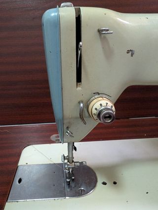 Maquina coser con mueble