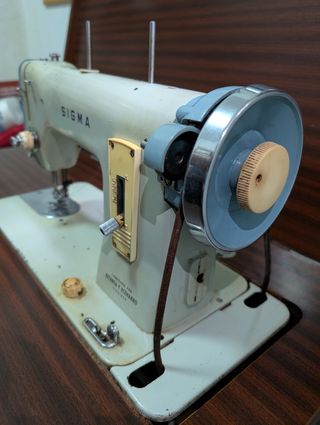 Maquina coser con mueble