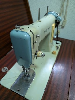 Maquina coser con mueble