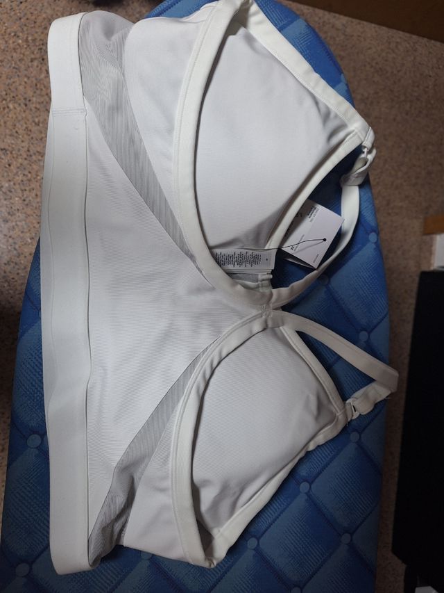 2 negros(1 de ellos usado) y 1 blanco