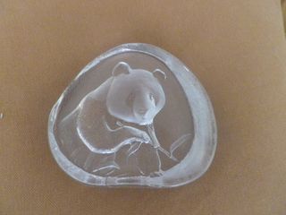 PISAPAPELES DE CRISTAL VINTAGE  OSO PANDA CON CAÑA