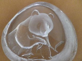 PISAPAPELES DE CRISTAL VINTAGE  OSO PANDA CON CAÑA