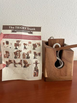 Il gioco di puzzle con bottiglie vintage Tricky Trunk