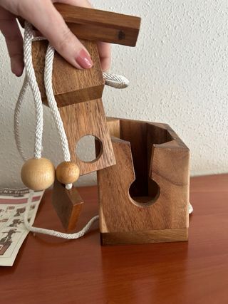 Il gioco di puzzle con bottiglie vintage Tricky Trunk