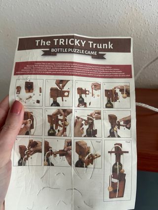 Il gioco di puzzle con bottiglie vintage Tricky Trunk
