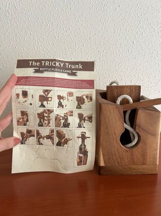 Il gioco di puzzle con bottiglie vintage Tricky Trunk