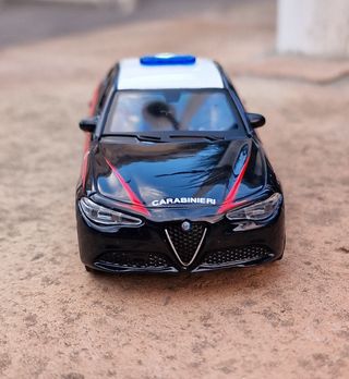 modellino auto 1:43 alfa romeo giulia carabinieri