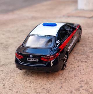 modellino auto 1:43 alfa romeo giulia carabinieri