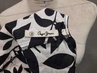 Blusa preta e branca