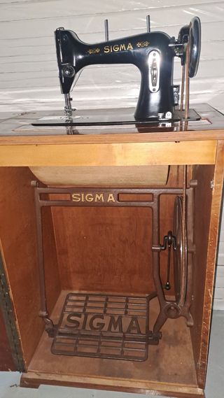 Maquina de coser SIGMA.