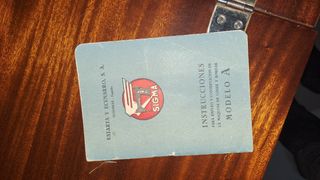 Maquina de coser SIGMA.