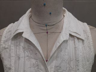 Blusa branca bordada