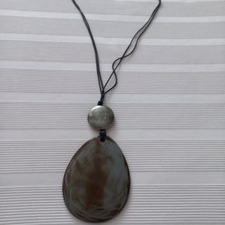 COLLAR CON PIEDRA EN VERDE