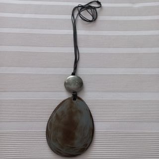 COLLAR CON PIEDRA EN VERDE