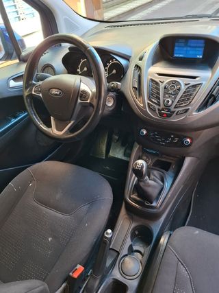 Ford E-Transit Courier 2017